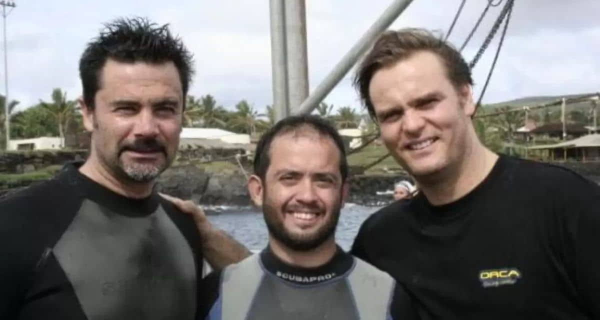 Amaro Gómez-Pablos y Felipe Camiroaga en Isla de Pascua, en el viaje donde el periodista le enseñó a bucear al animador