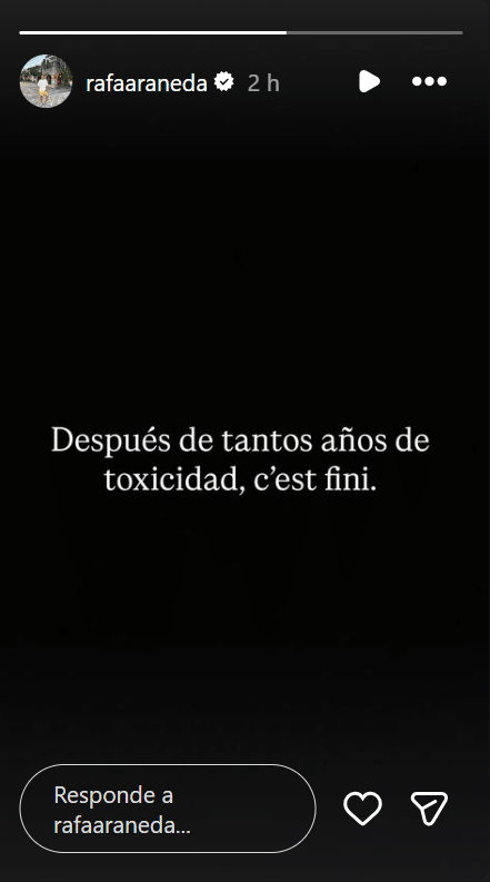 Historia de Instagram de Rafael Araneda con el mensaje "Después de tantos años de toxicidad, c'est fini", publicación que encendió los rumores de quiebre con Marcela Vacarezza