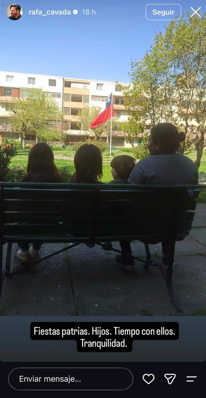 Rafael Cavada, reaparece junto a sus hijos.