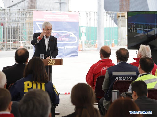 Presidente Sebastián Piñera en obras de aeropuerto de Puerto Montt. Foto: Xinhua