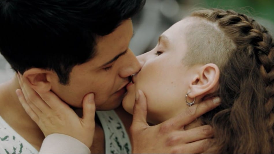 Otro beso de Carol y Bruno