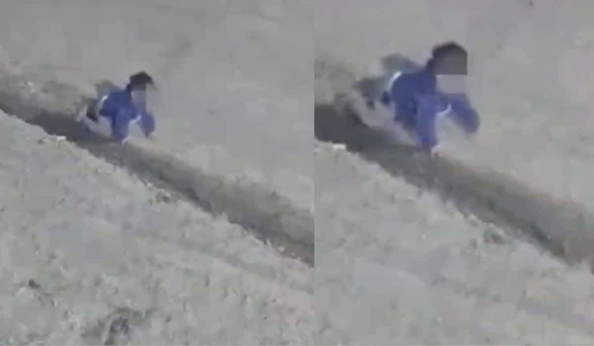 niño de un año gateando a las 4 de la mañana