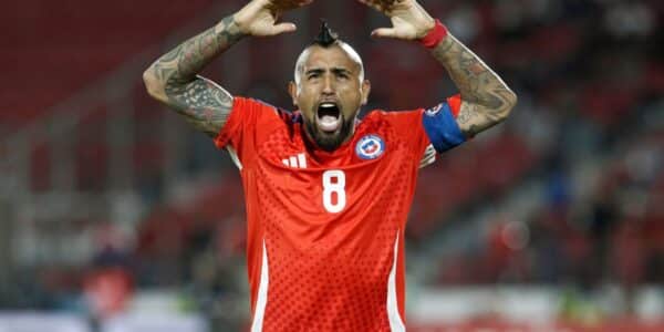 Arturo Vidal podría jugar en la Roja.