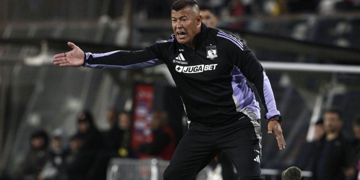 Jorge Almirón recibe fuertes críticas