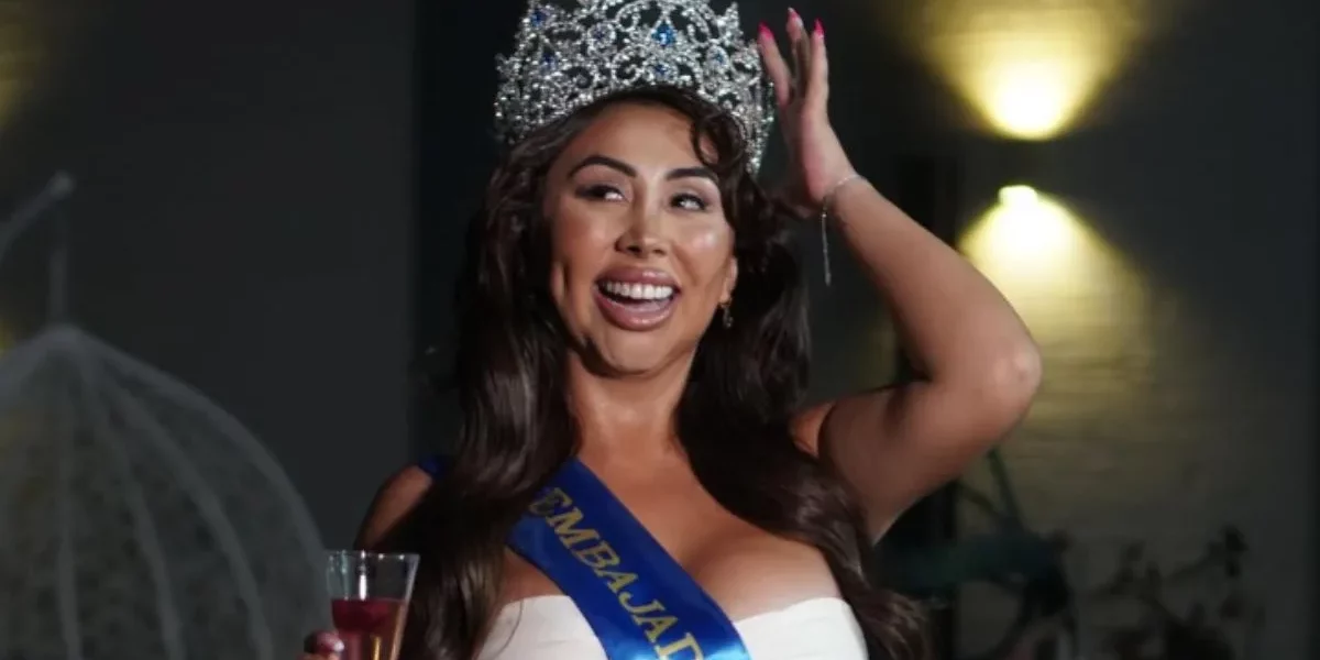 Naya Fácil al Miss Universo