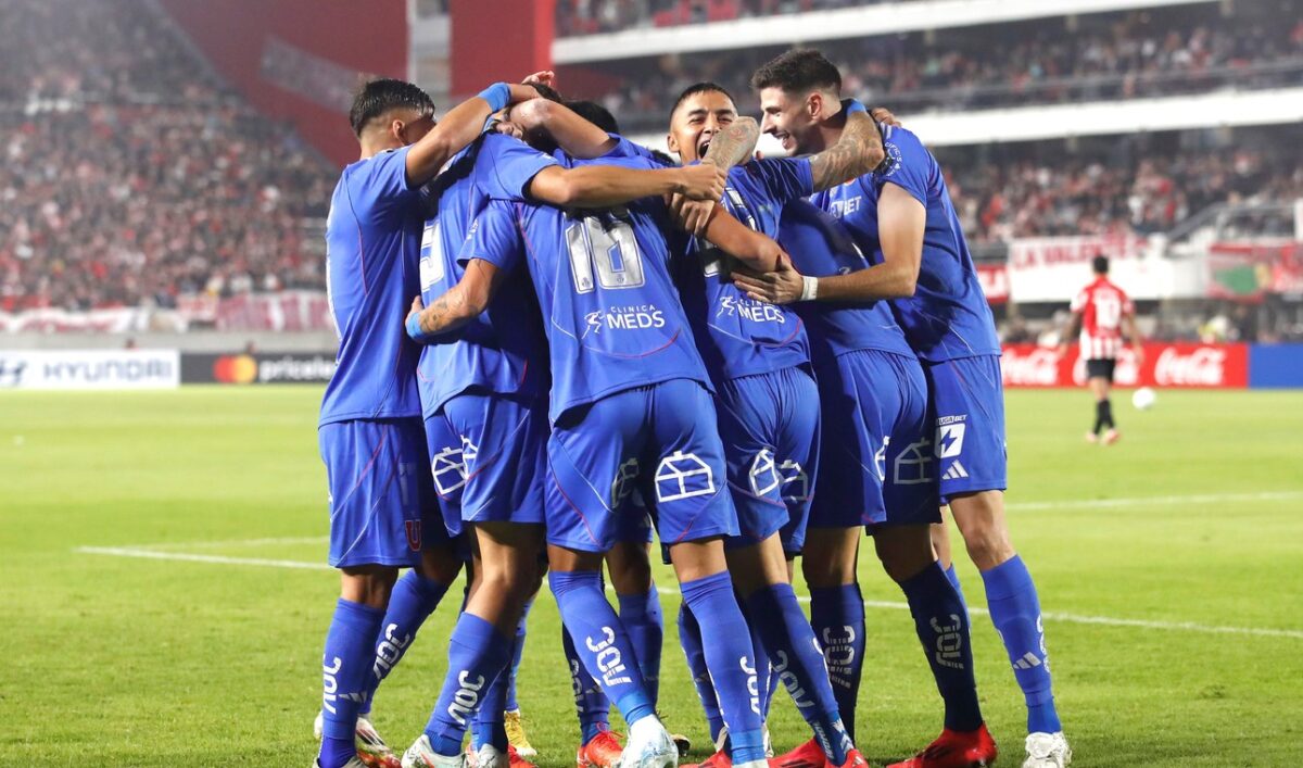 Periodista se rinde ante jugador de la Universidad de Chile