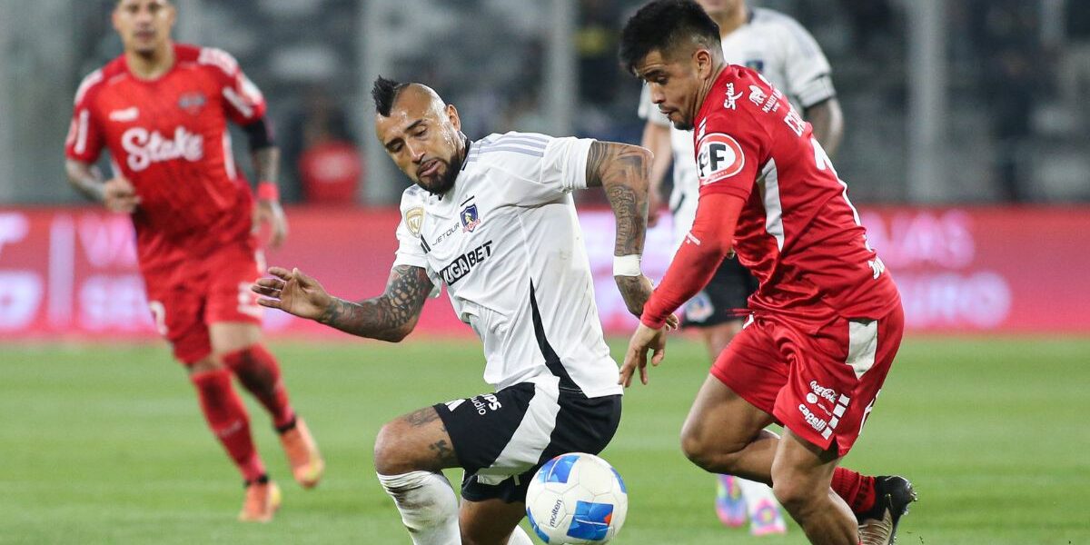 Arturo Vidal recibe golpe desde su plantel