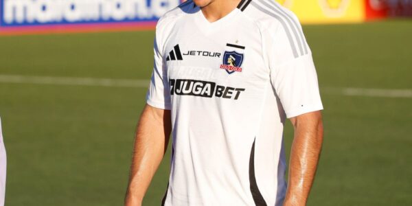 Delantero de Colo Colo se va