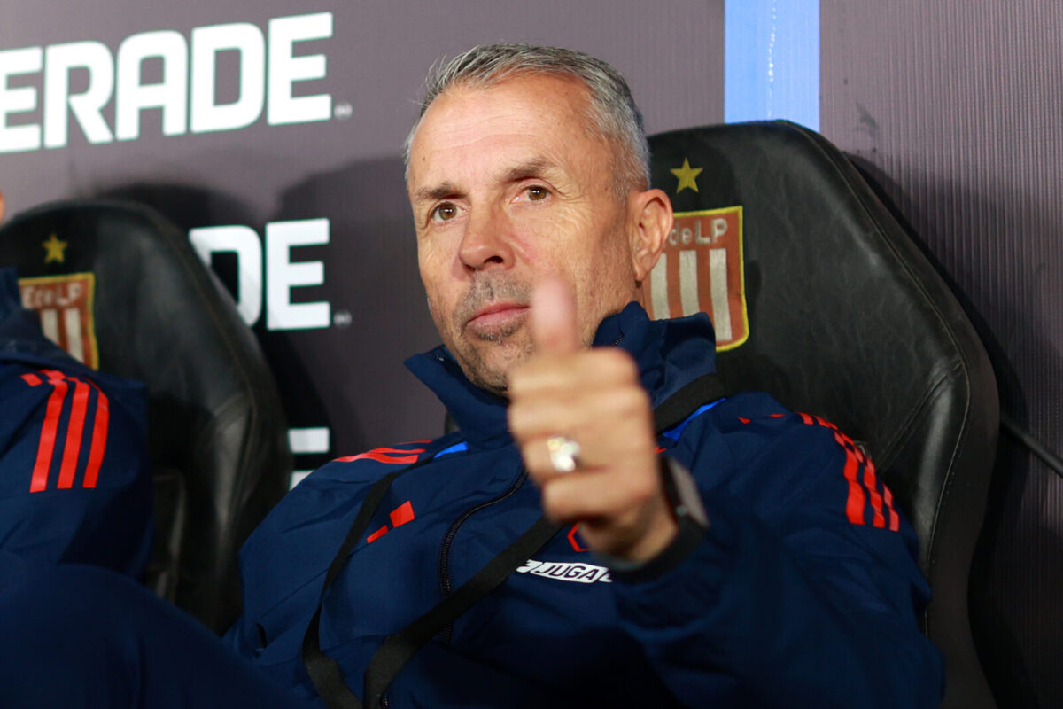 Gustavo Álvarez eligió al mejor equipo de Chile