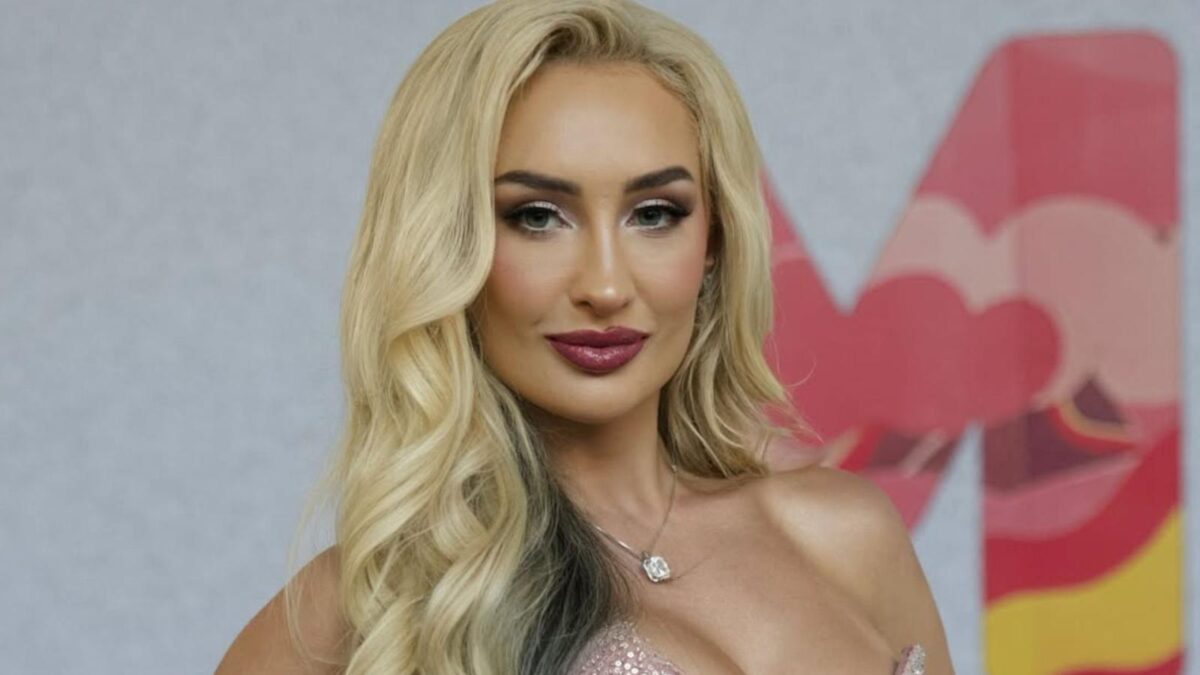 Fran Maira con jugador de Colo Colo