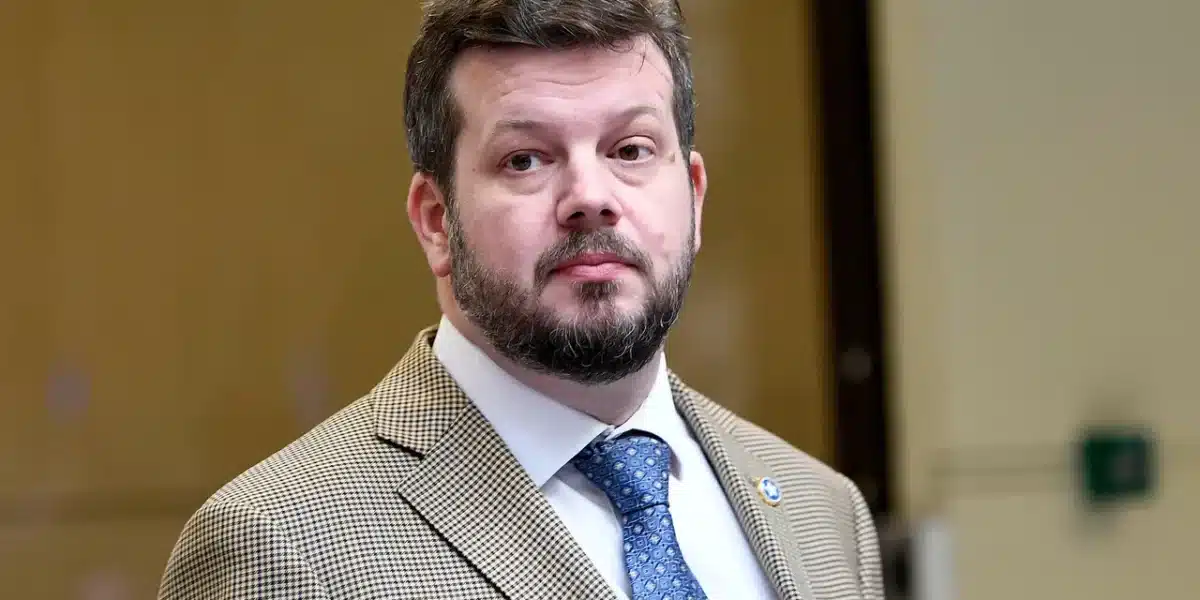 Johannes Kaiser contra venezolanos