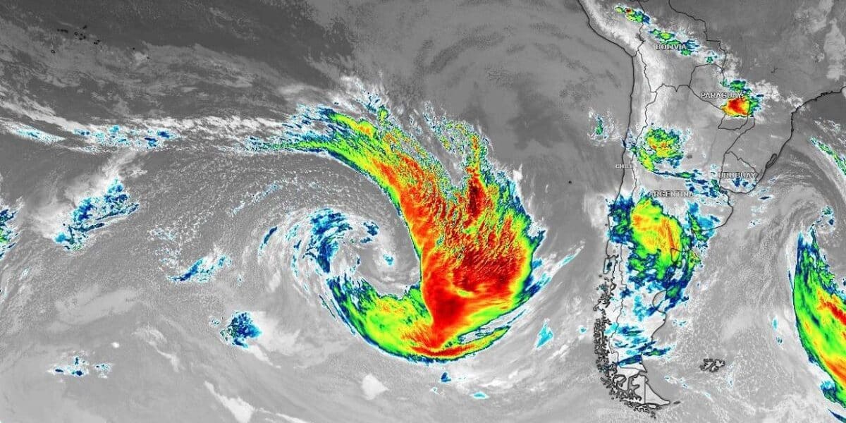 Sistema frontal se acerca a Chile.