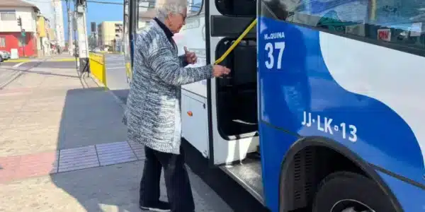 transporte público para adultos mayores