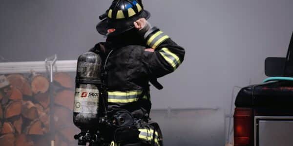 denuncia a bombero