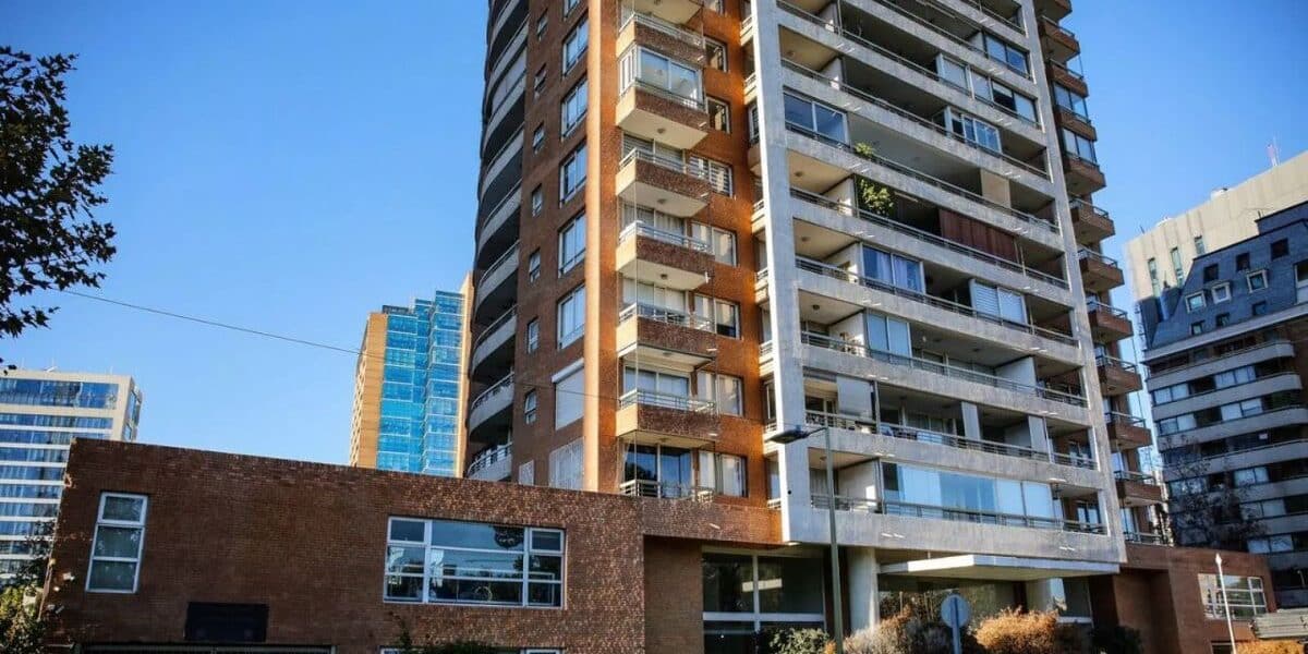 Investigación por muerte de niña en departamento de Las Condes