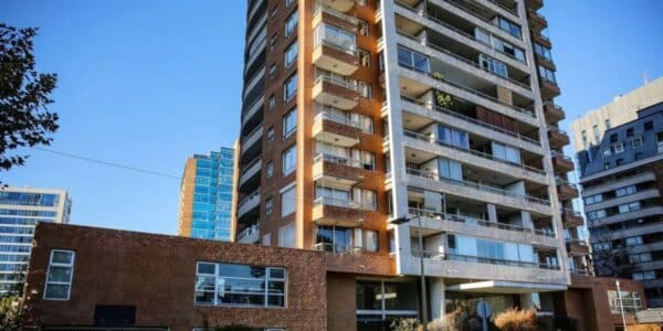 Investigación por muerte de niña en departamento de Las Condes