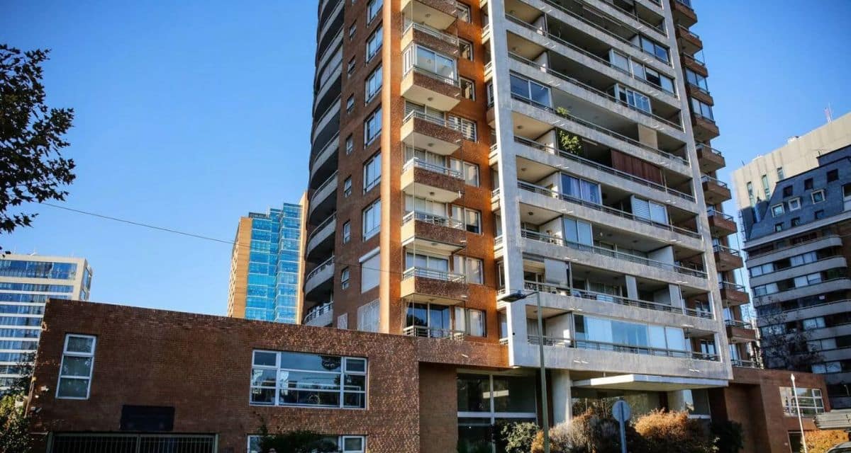 Investigación por muerte de niña en departamento de Las Condes