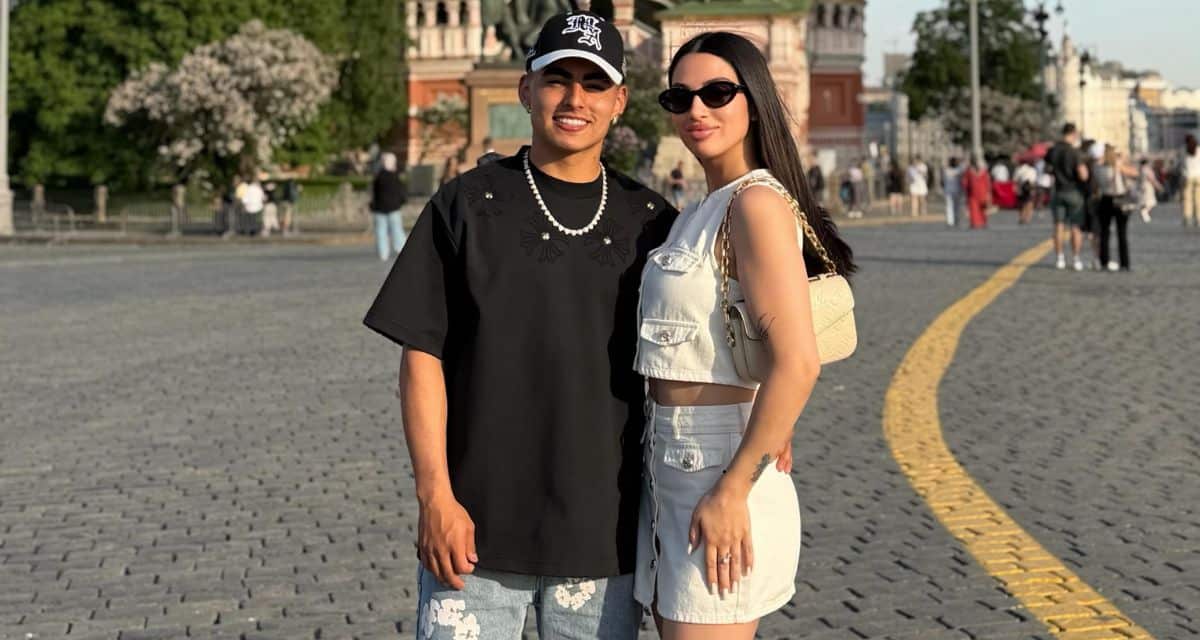 Camila Sepúlveda junto a Jordhy Thompson tras compromiso en Rusia