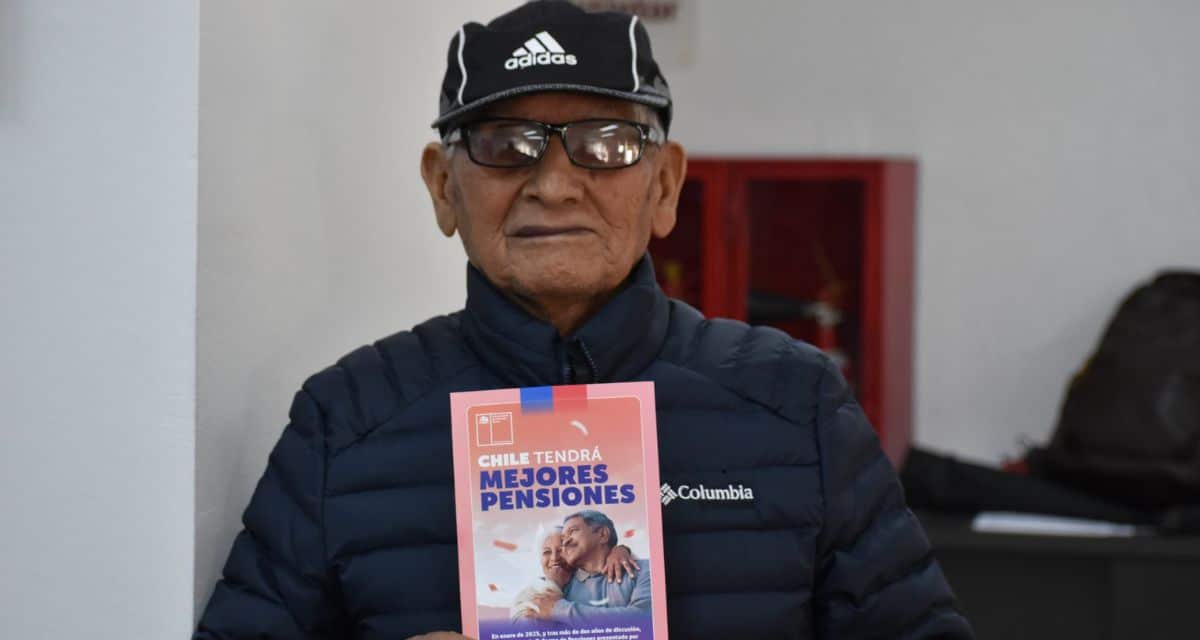 Persona revisando si tiene pagos sin cobrar de la PGU