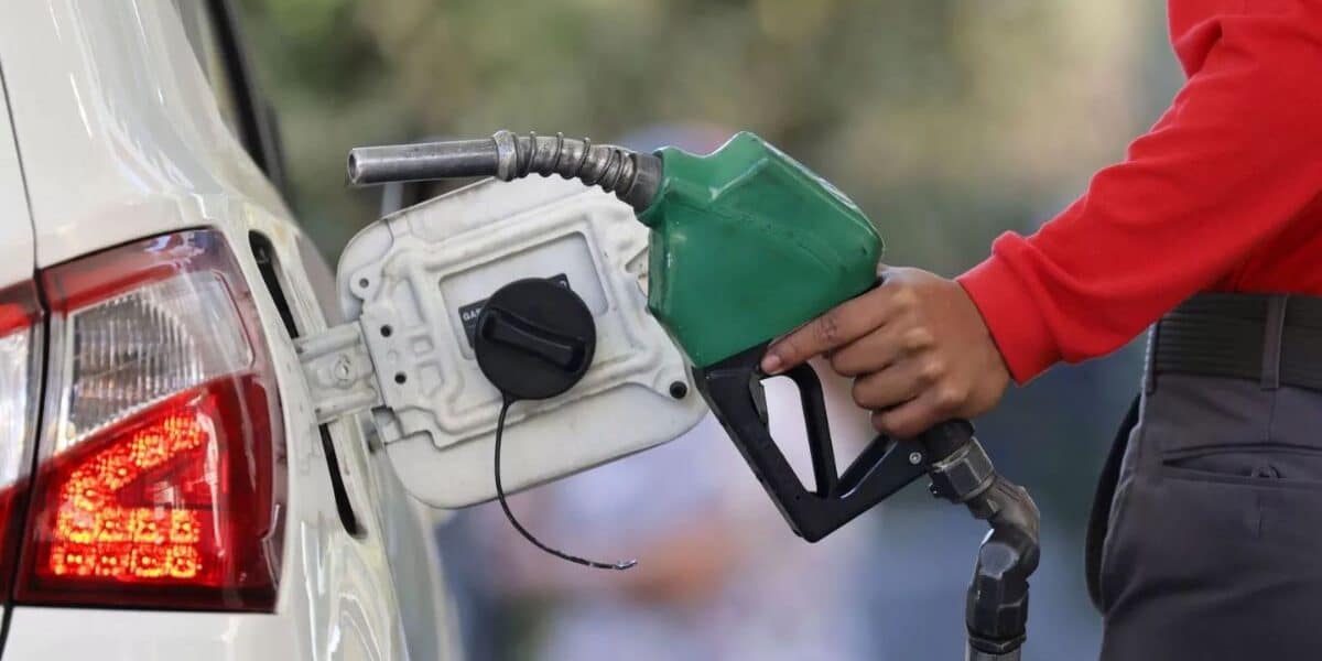 Descuento Copec de $100 por litro en combustibles disponible en 32 comunas este viernes