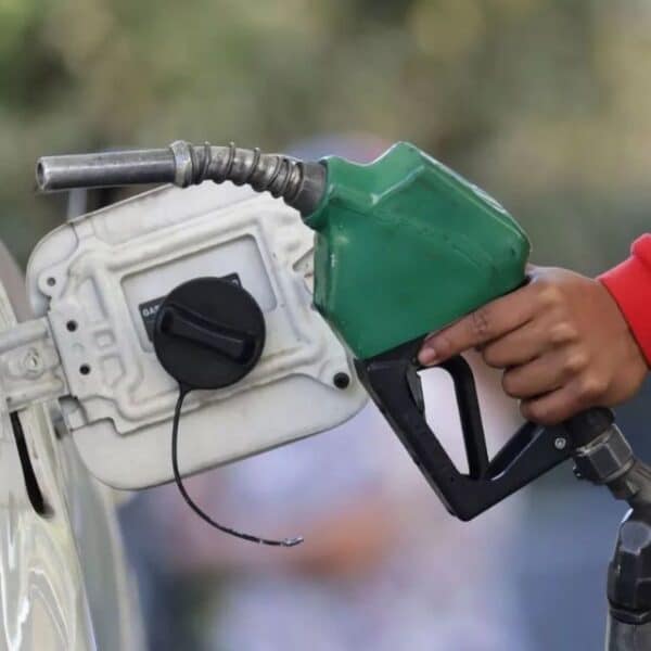 Descuento Copec de $100 por litro en combustibles disponible en 32 comunas este viernes