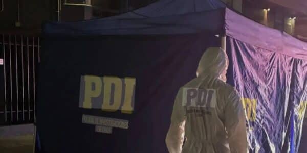 Edificio en Santiago Centro donde una niña cayó desde el piso 12
