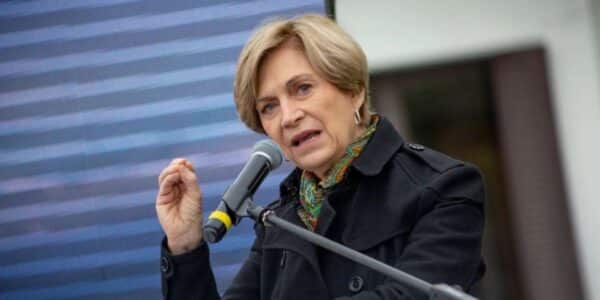 Evelyn Matthei alerta sobre consecuencias económicas para Chile