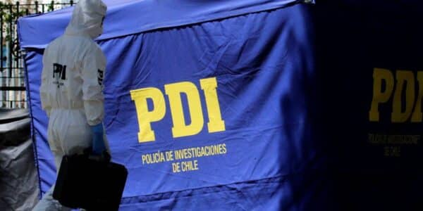 Tío de niña caída desde piso 11 relatando antecedentes del caso en televisión