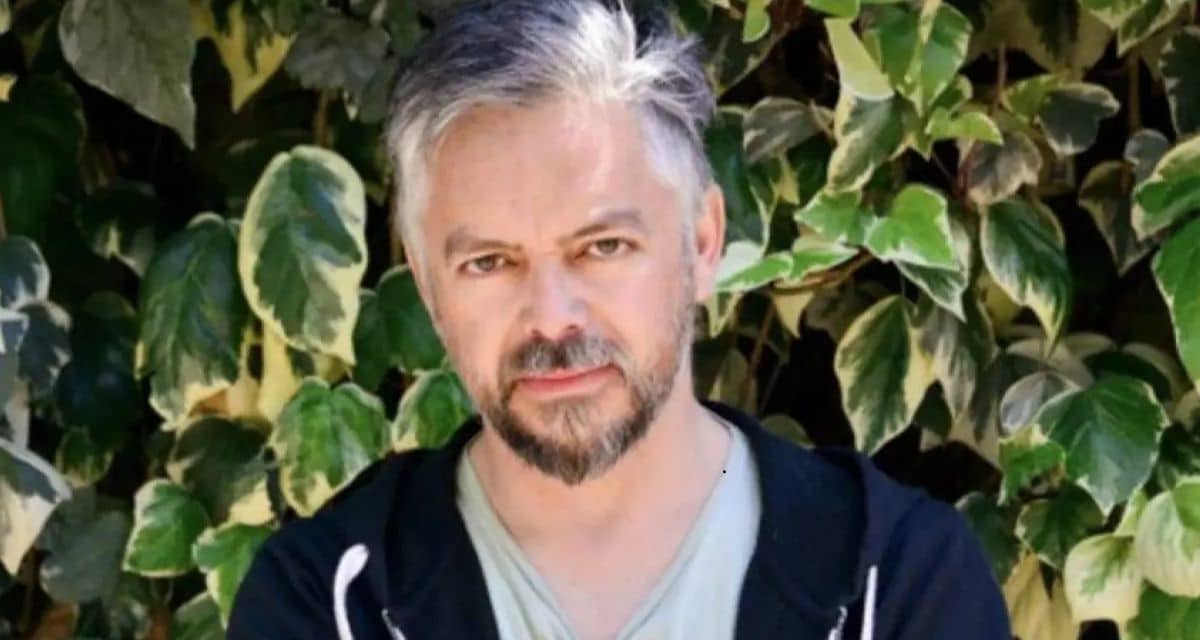 Jorge Baradit genera polémica tras comentario sobre Kast y el gobierno