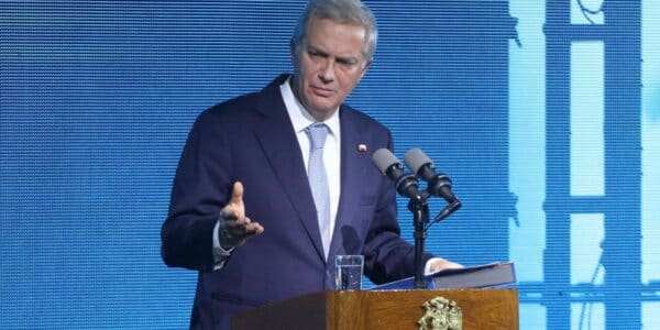 José Antonio Kast explicando sus dichos sobre expulsión de migrantes
