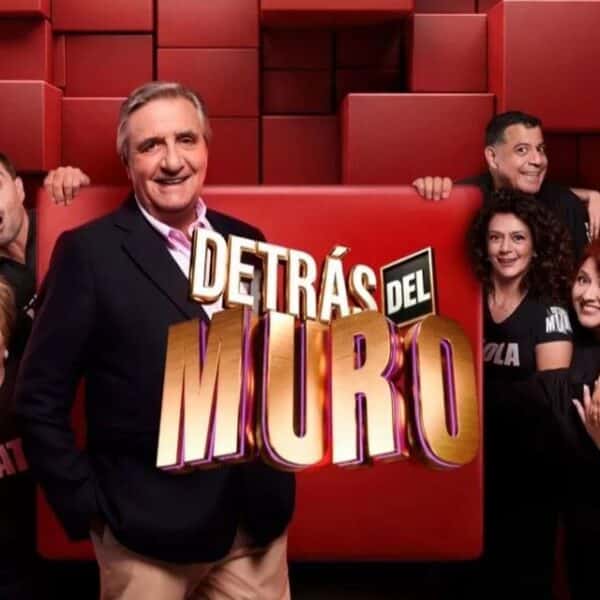 Julio César Rodríguez participando como invitado en el programa Detrás del Muro de Mega