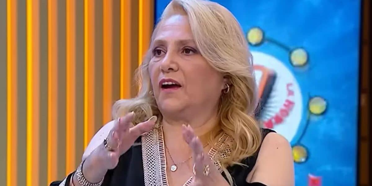 Latife Soto comentando sus recientes predicciones sobre Chile y Perú