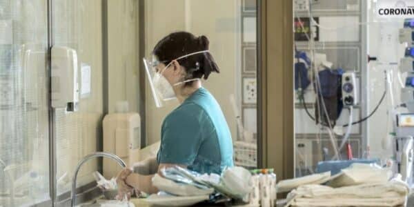 Autoridades sanitarias refuerzan controles tras alerta epidemiológica en Chile