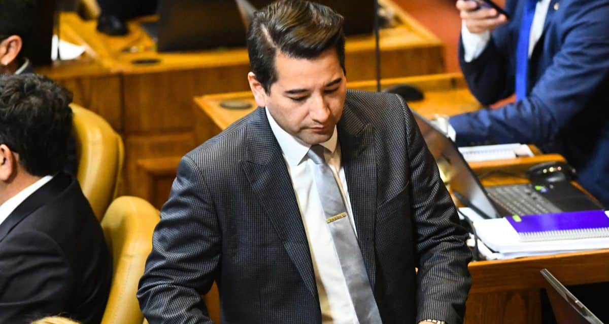 Javier Olivares en medio de polémica por video presentado en tribunal