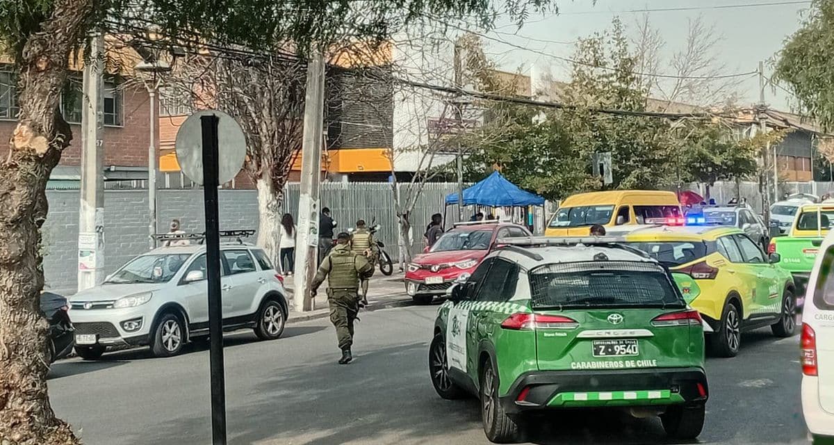 Carabineros investigando balacera escolar en La Granja