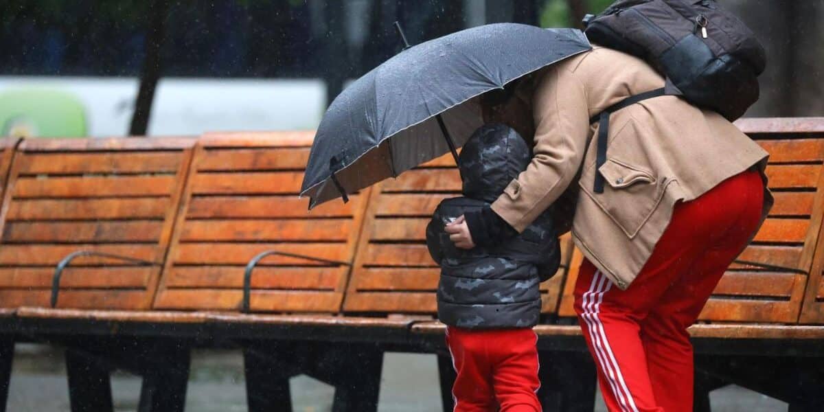 Lluvia en Santiago podría volver durante la próxima semana
