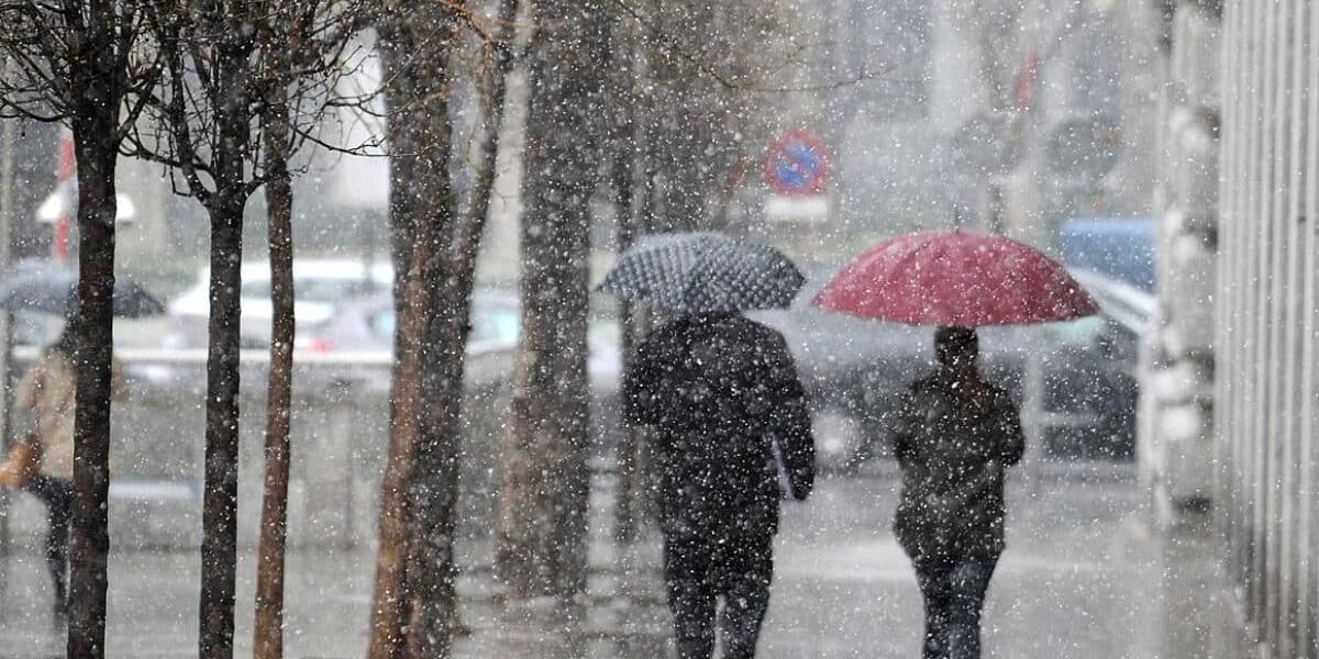 Sistema frontal deja fuertes vientos y agua-nieve en Magallanes