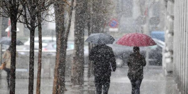 Sistema frontal deja fuertes vientos y agua-nieve en Magallanes