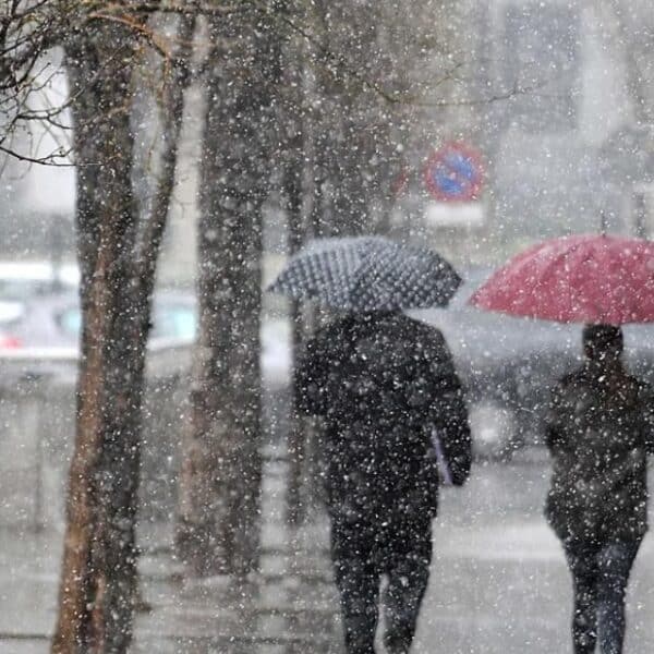 Sistema frontal deja fuertes vientos y agua-nieve en Magallanes