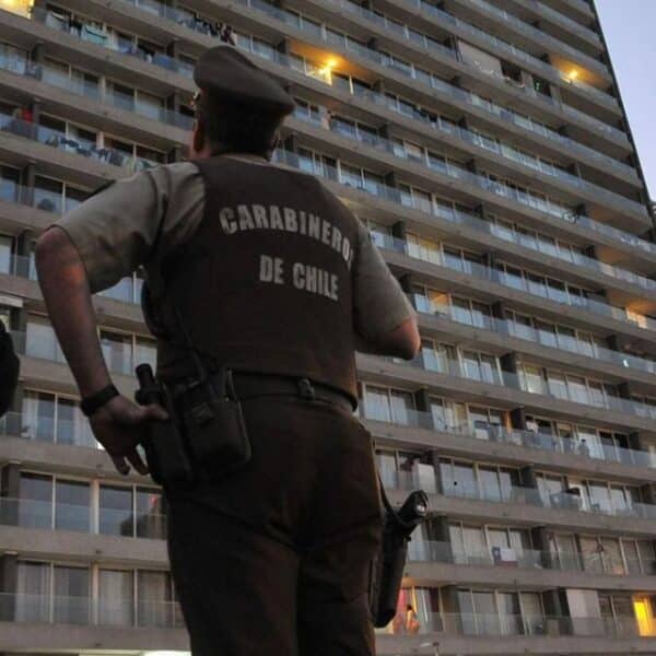 Edificio de Las Condes donde ocurrió la caída de una niña desde el piso 11