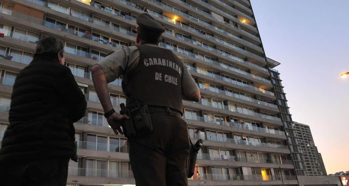 Edificio de Las Condes donde ocurrió la caída de una niña desde el piso 11