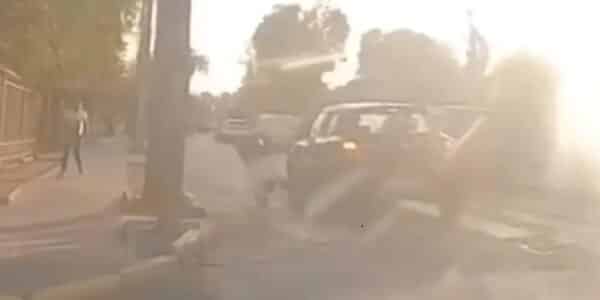 Momento del atropello en Quilicura a mujer que cruzaba con un coche de bebé