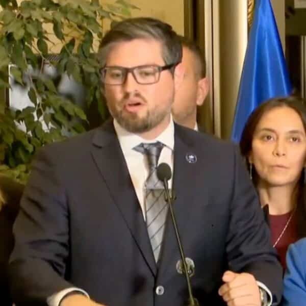 Bancada de diputados del PDG anunciando el retiro de su apoyo legislativo al Gobierno en el Congreso.