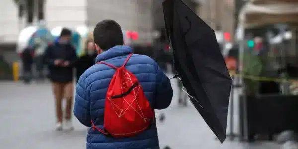 Alerta por viento con ráfagas de hasta 100 km/h en Antofagasta y Atacama