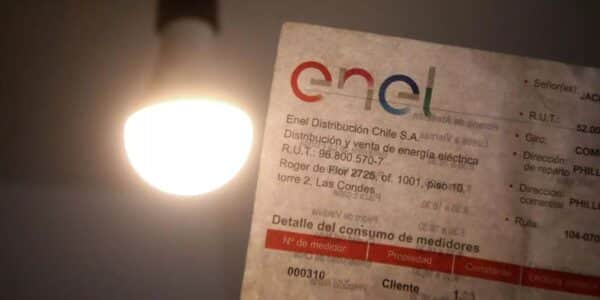 Alza cuentas de la luz desde el 1 de julio afectará de forma distinta según comuna y empresa distribuidora.