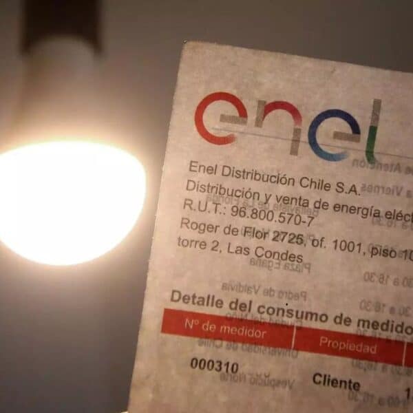 Alza cuentas de la luz desde el 1 de julio afectará de forma distinta según comuna y empresa distribuidora.