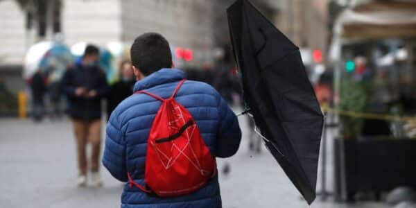 Aviso meteorológico de la DMC por rachas de viento de hasta 100 km/h en ocho regiones del país