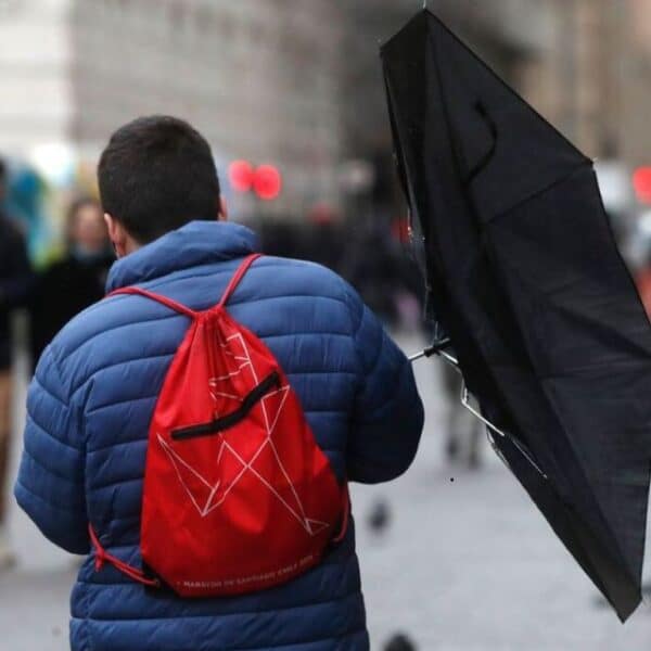 Aviso meteorológico de la DMC por rachas de viento de hasta 100 km/h en ocho regiones del país