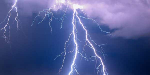 Tormentas eléctricas previstas para sectores costeros del sur de Chile