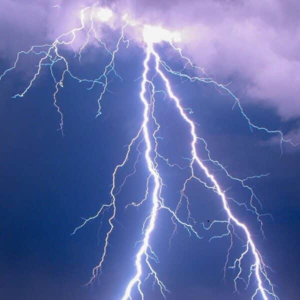 Tormentas eléctricas previstas para sectores costeros del sur de Chile